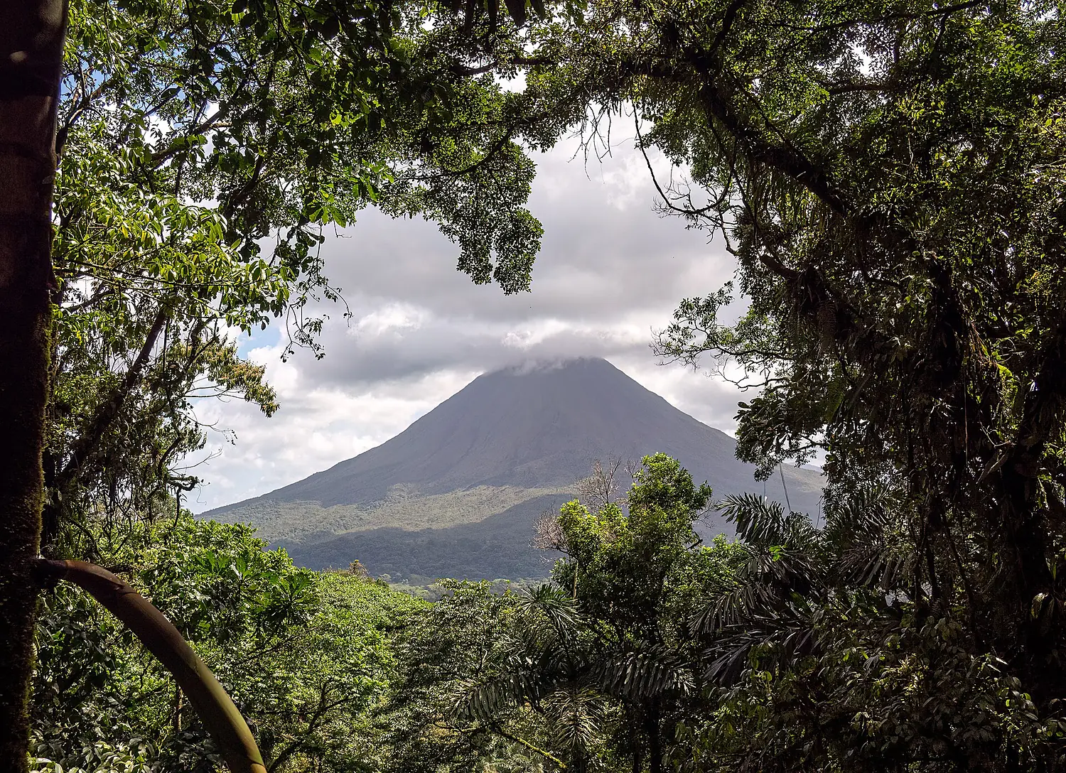 Arenal Volcano (70602)