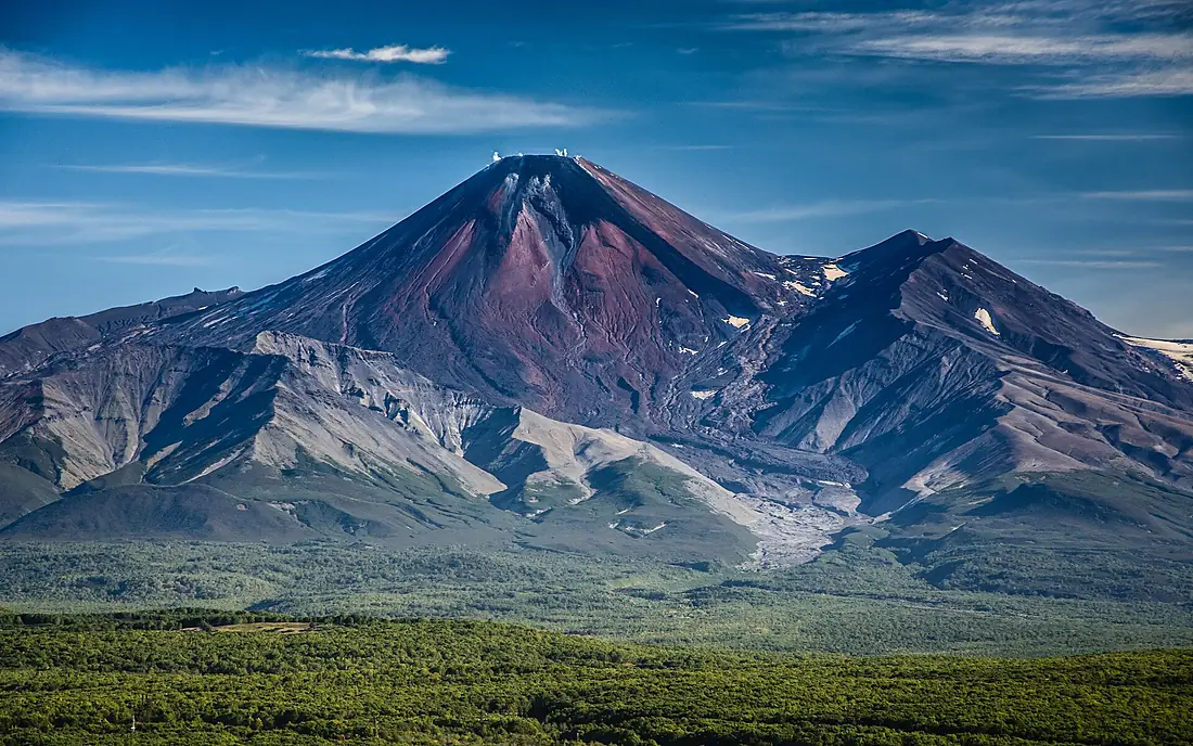 Avachinsky Volcano (23682444539)