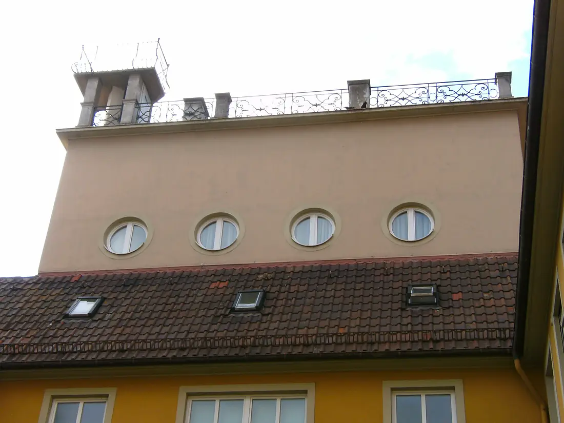 Würzburg-franziskanergasse-2A-haus-mit-kanzel-dachgeschoss