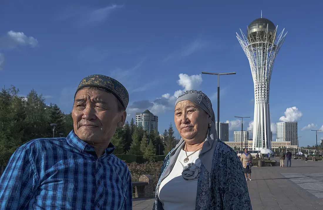Elderly Kazakh couple in Astana (20240914-1621432600-RP)