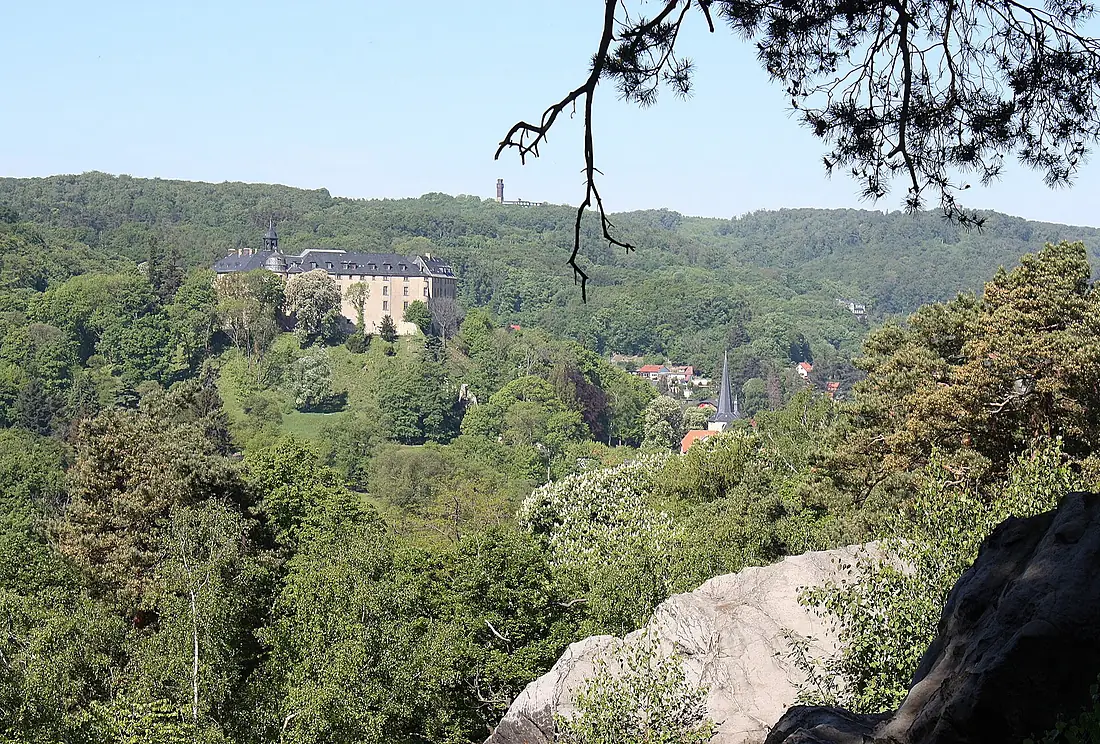 Blankenburg (Harz), Teufelsmauer, Blick zum Schloss