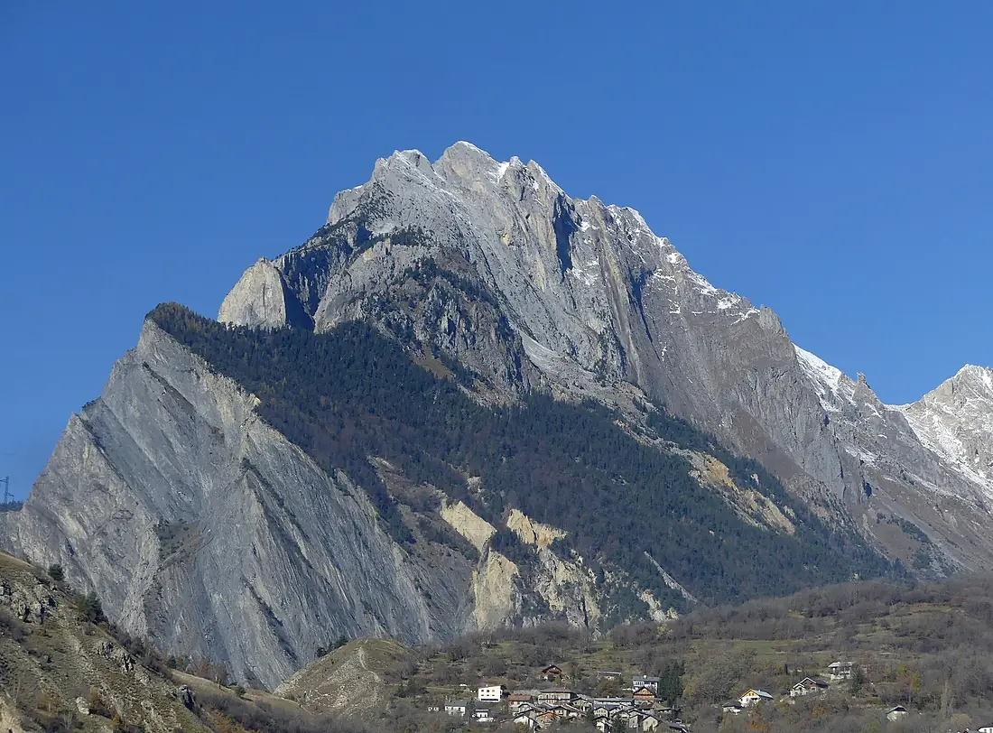 La Croix-des-Têtes vue de St-Michel-de-Maurienne (automne 2021)