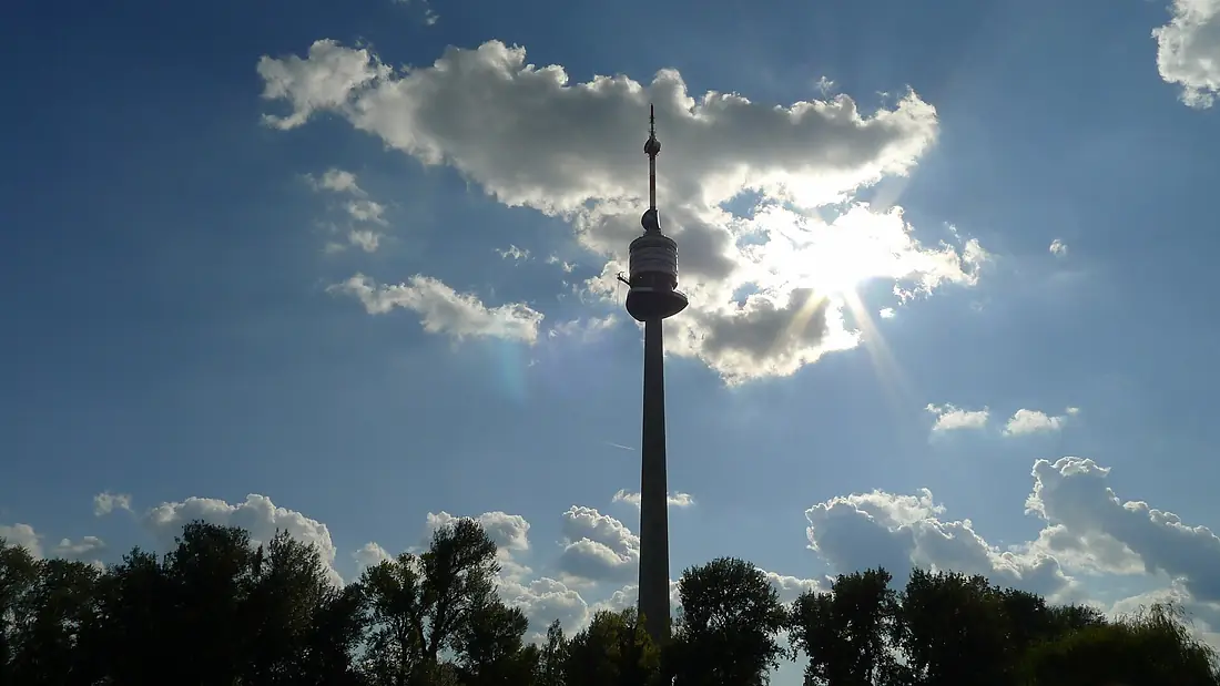 201208 Donauturm 01
