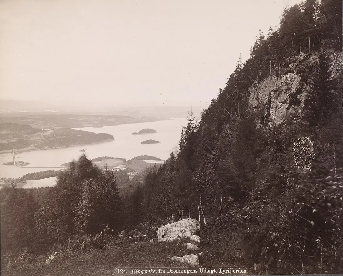 124. Ringerike, fra Dronningens Udsigt, Tyrifjorden panorama del II - NB bldsa AL0124