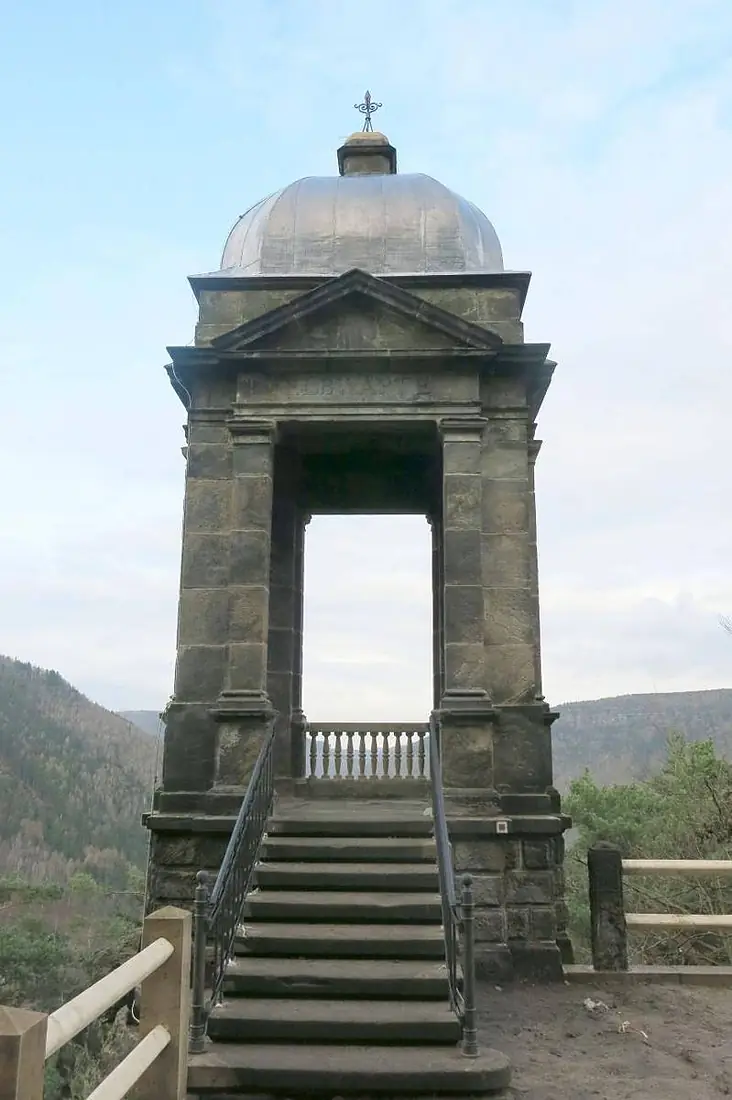 Gloriet (altán) na vyhlídce Labská stráž na Stoličné hoře v Děčíně (Q78790208) 02