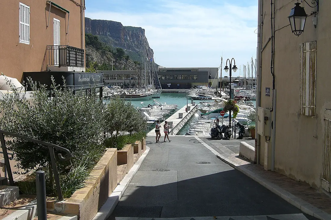 13260 Cassis, France - panoramio (16)