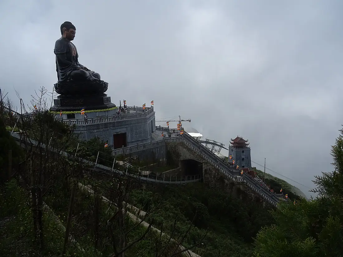 Amitābha statue on Fansipan 2