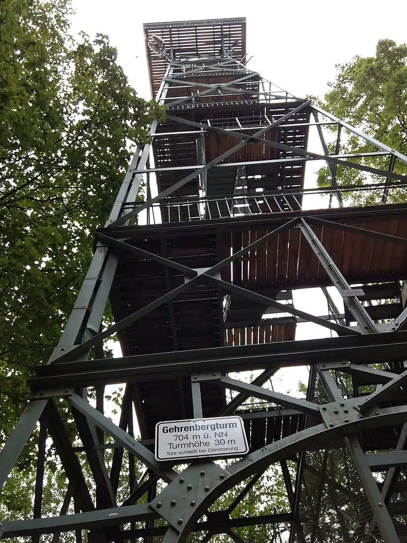 Gehrenbergturm von unten