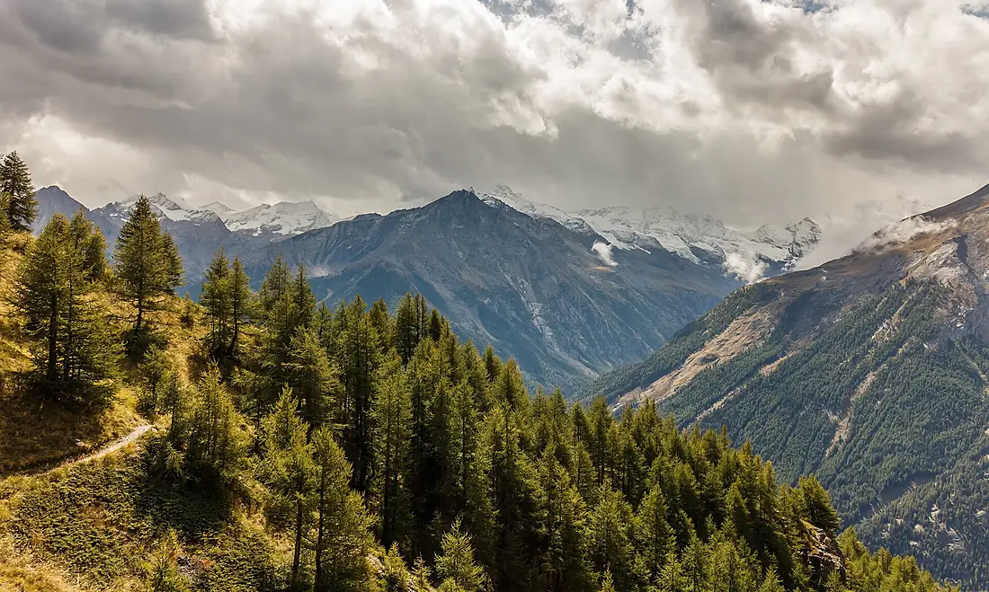 Bergtocht van Gimillan (1805m.) naar Colle Tsa Sètse in Cogne Valley (Italië). Zicht op de omringende alpen 01