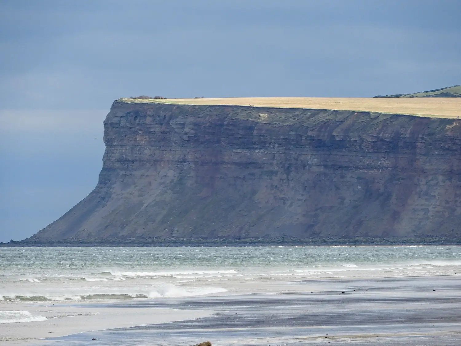 Hunt Cliff (49497790013)