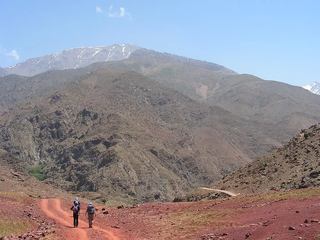 Randonneurs près du Toubkal (Maroc)