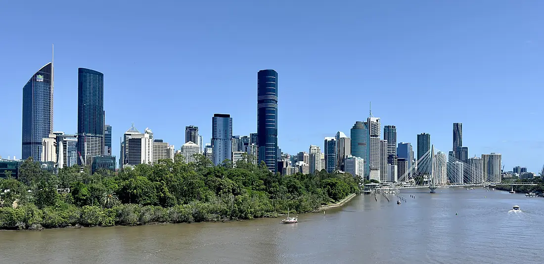 Brisbane CBD seen from Kangaroo Point, 2024, 01 (2)