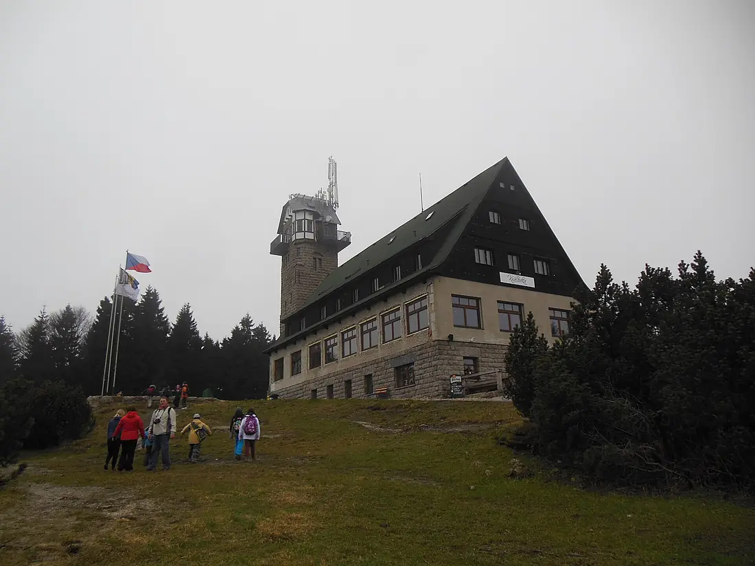 Královka, rozhledna a chata (01)