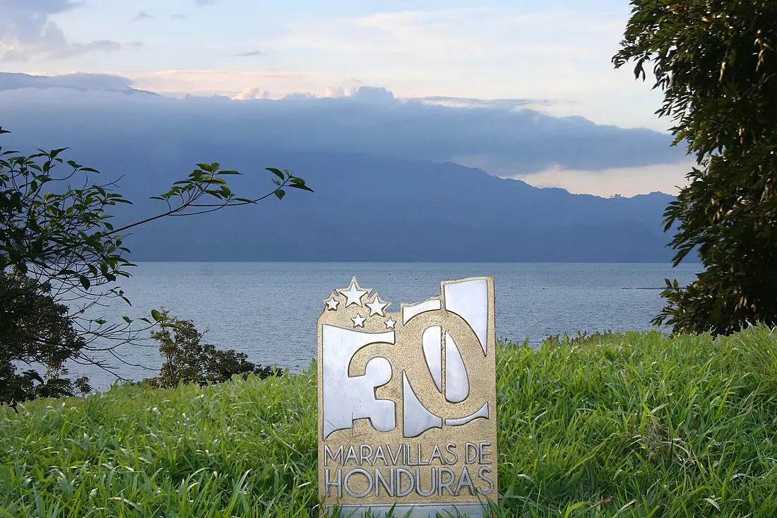 Lago de Yojoa on 1 January 2000