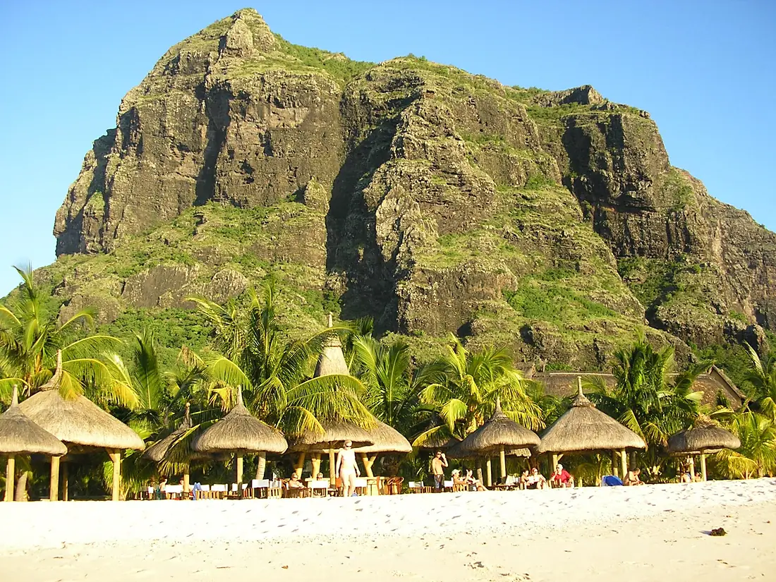 DINAROBIN HOTEL AND VIEW ON LE MORNE 8 - panoramio