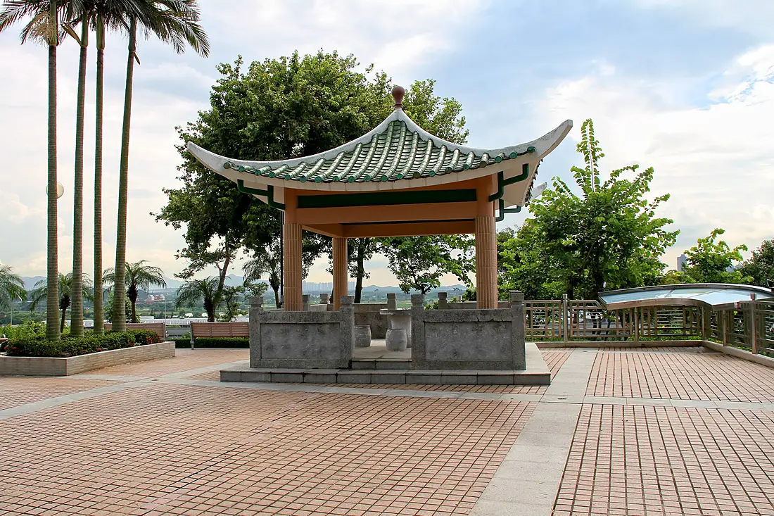 Lok Ma Chau Garden
