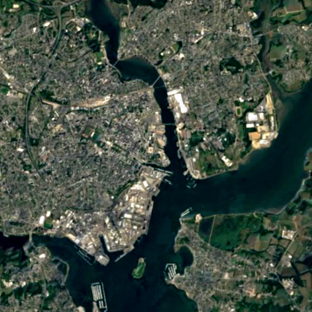 Lorient (La Perrière) lighthouse visto dall'alto (Sentinel-2)