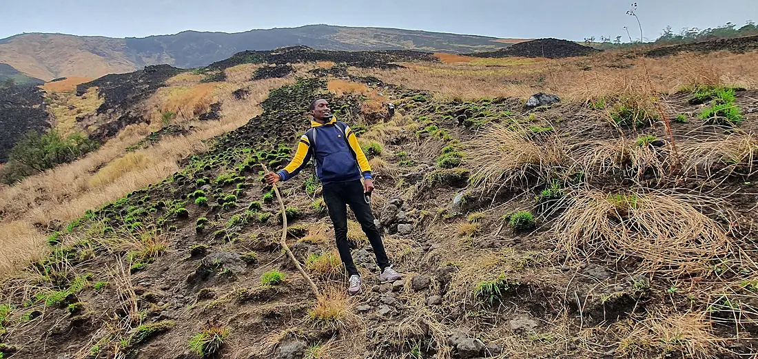 Hiking on the highest mountain in west Africa,Mount Cameroon