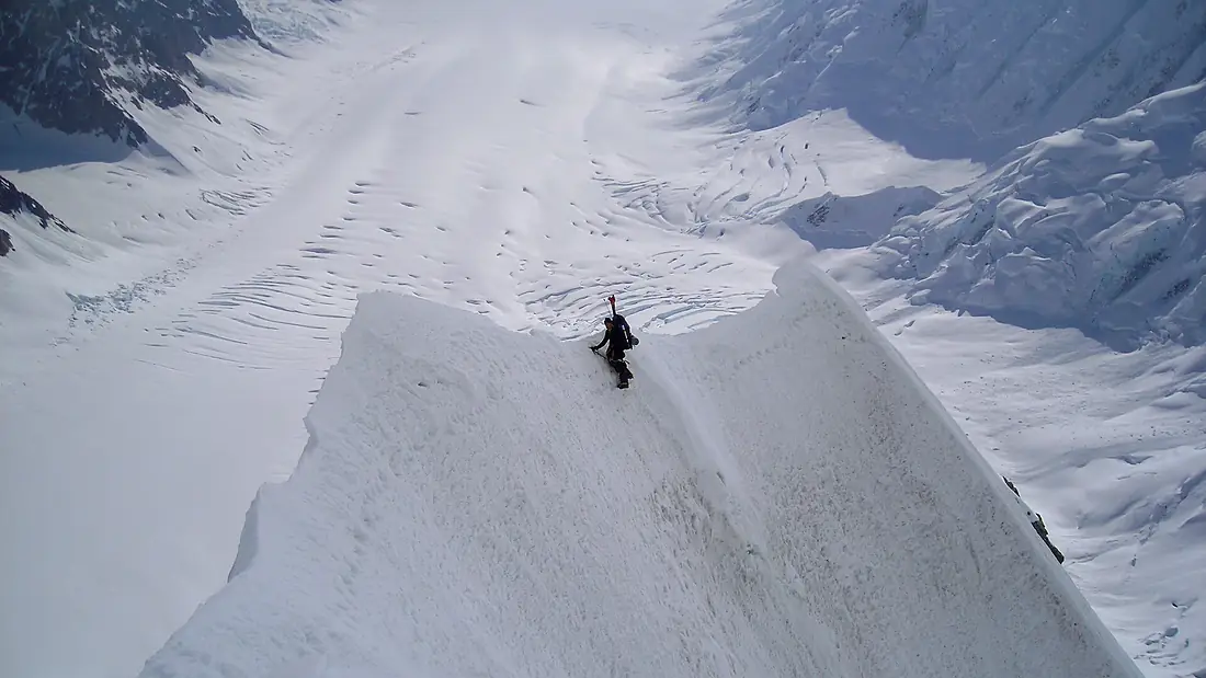 Mount Logan Knife ridge, east ridge by Christian Stangl (flickr)