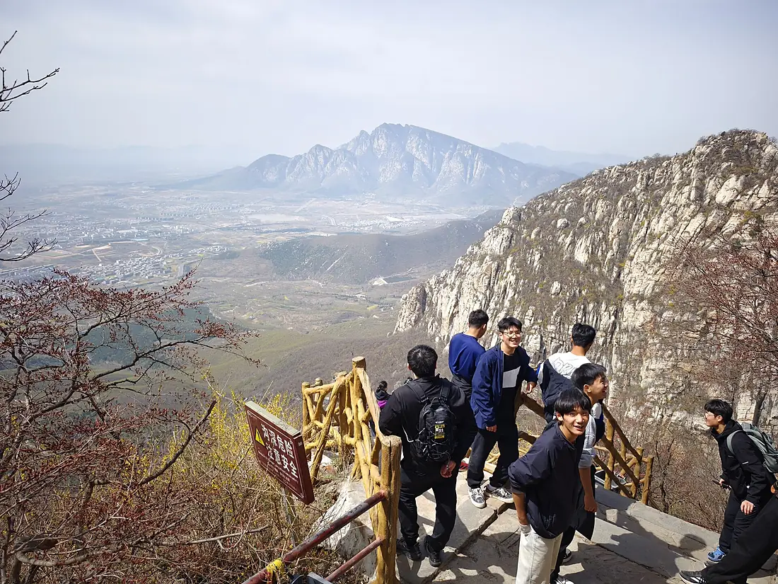 Hikers in Taishi Shan Jingqu on Song Shan
