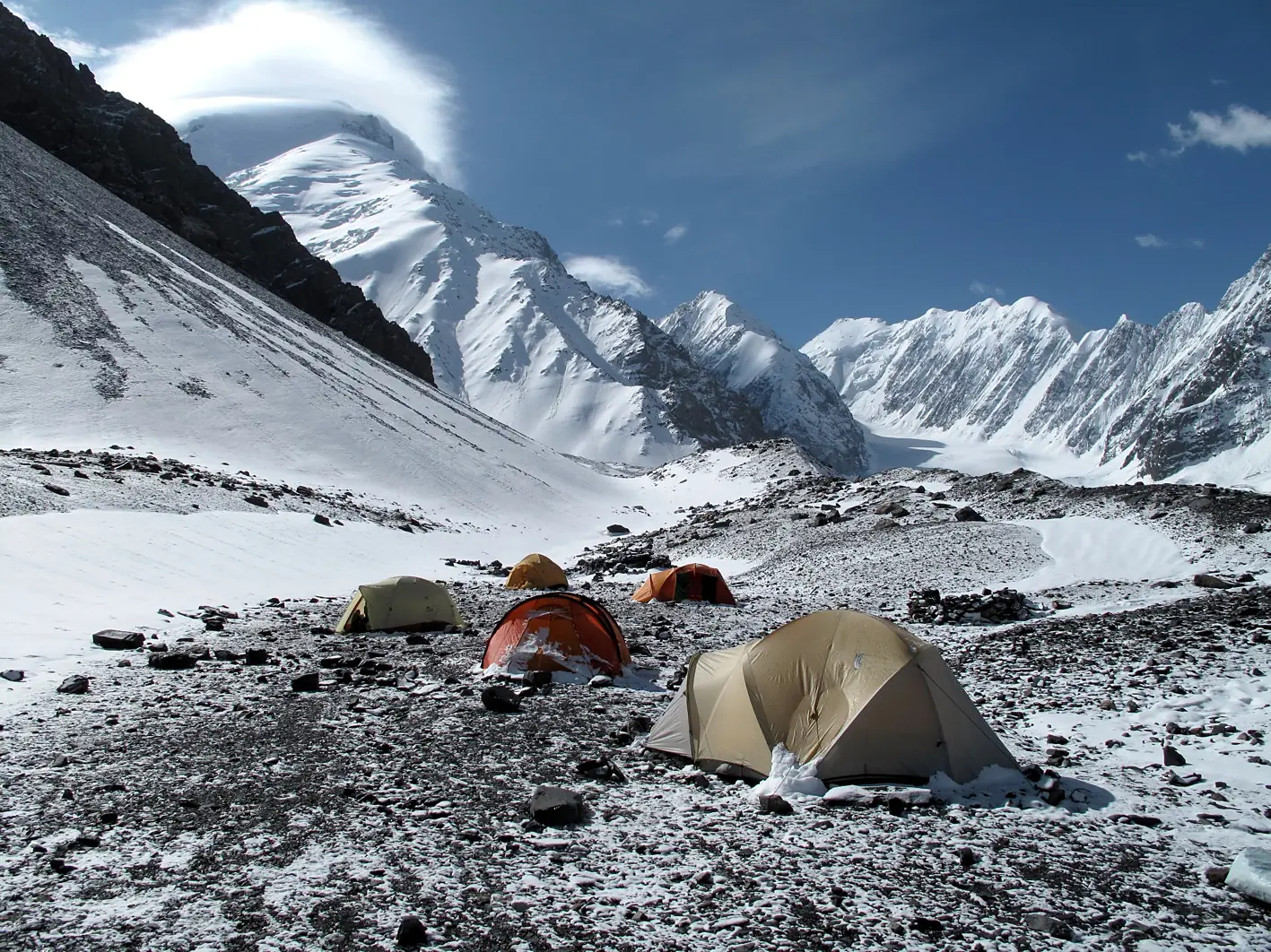 Mount Noshaq seen from the base camp (photo Louis Meunier)