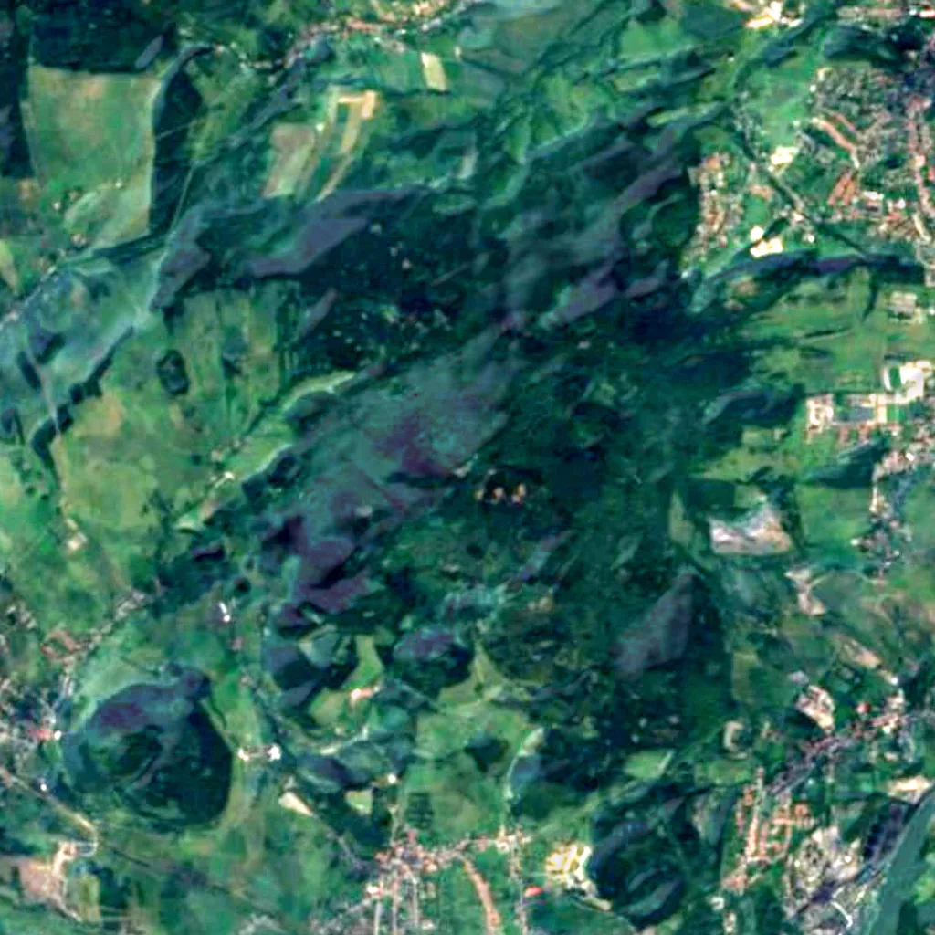 Observation tower on Chełmiec seen from above (Sentinel-2)