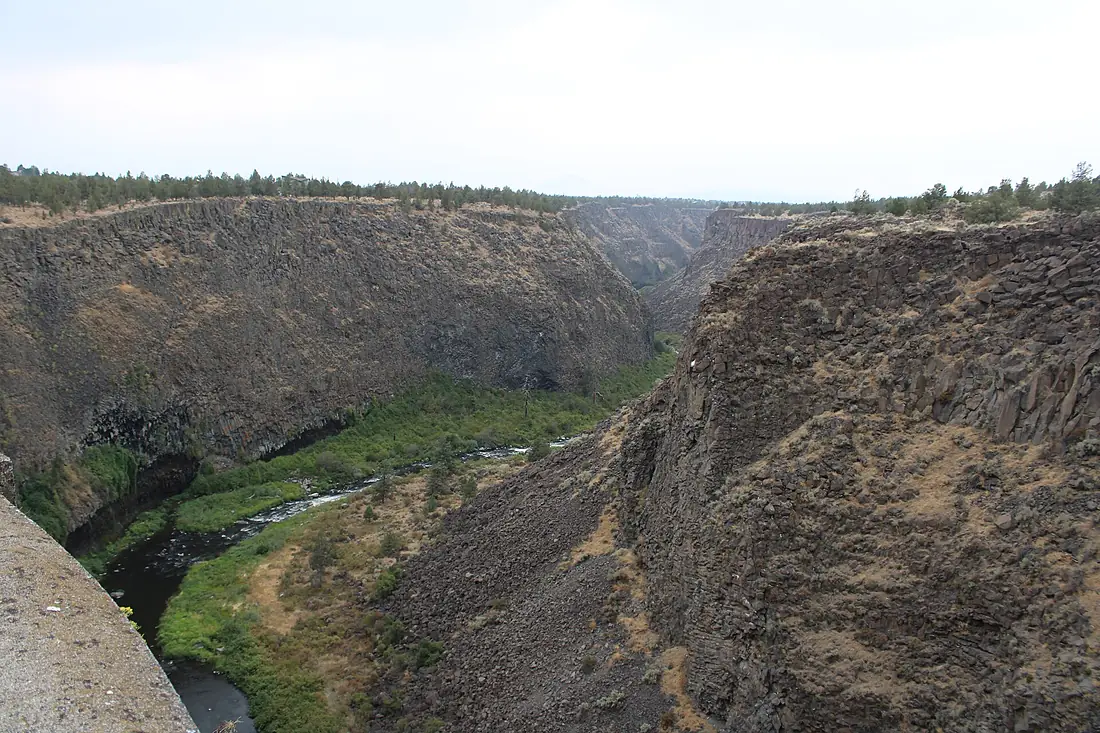 Crooked River Gorge northward 8128