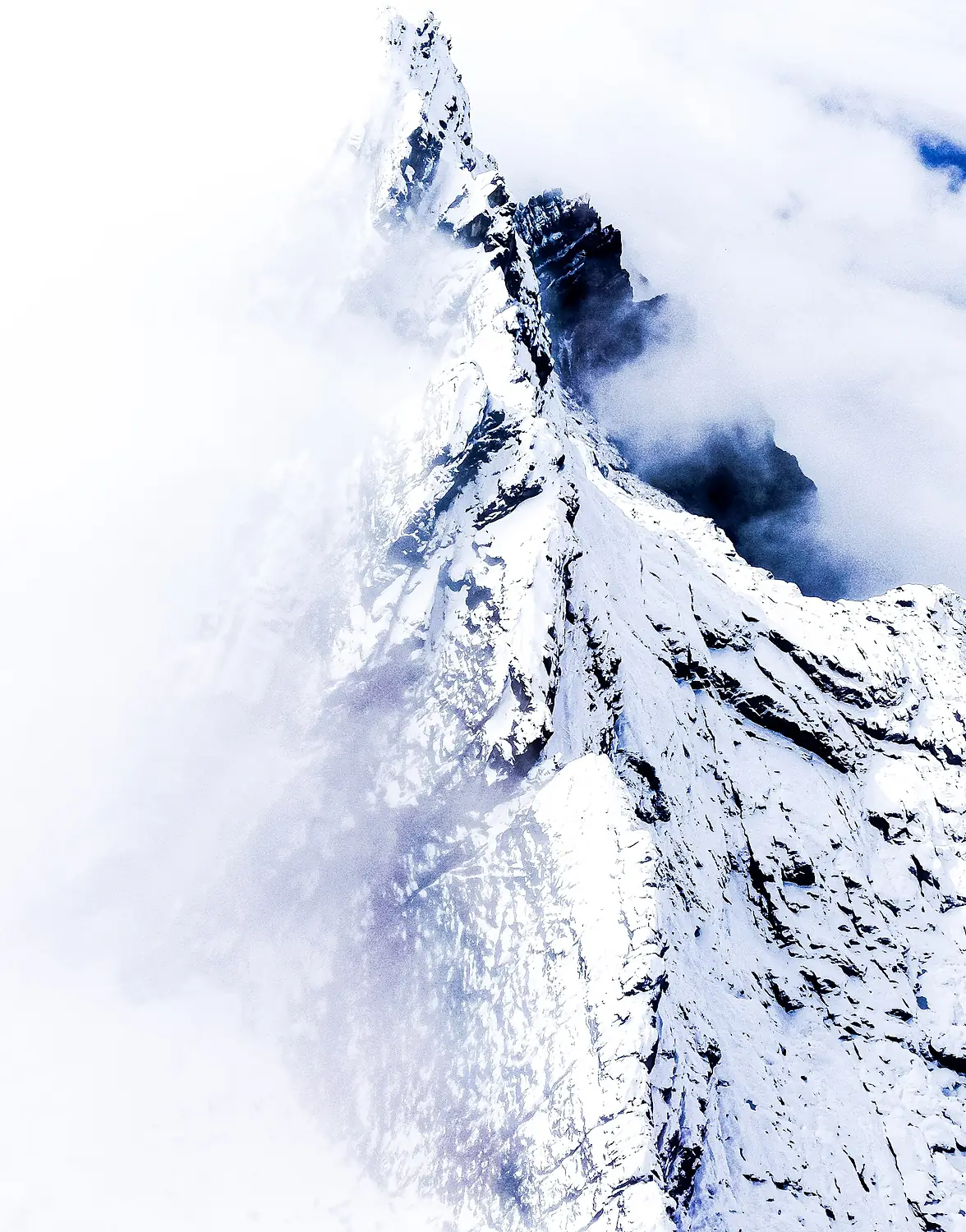 Carstenzs Piramida Mountain