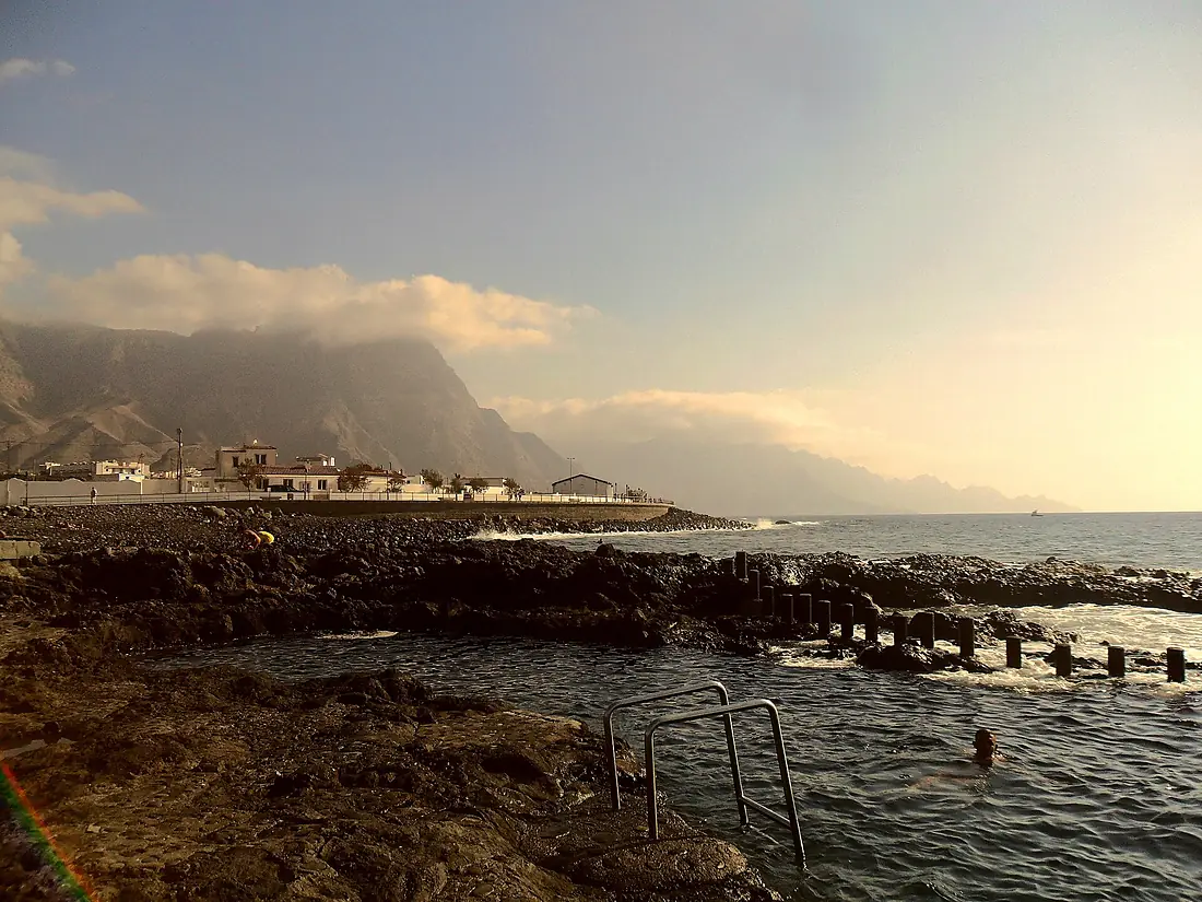 Acantilado marino de Faneque, isla Canaria de Gran Canaria, municipio de Agaete.