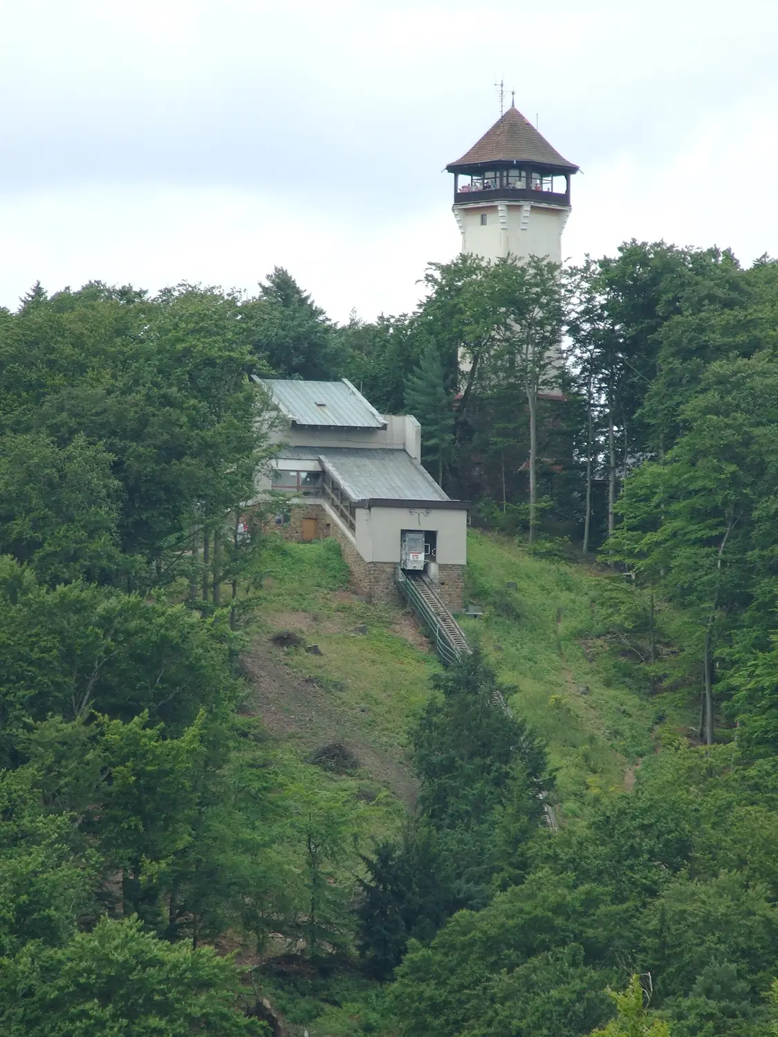 Karlovy Vary, horní stanice lanové dráhy Diana a rozhledna