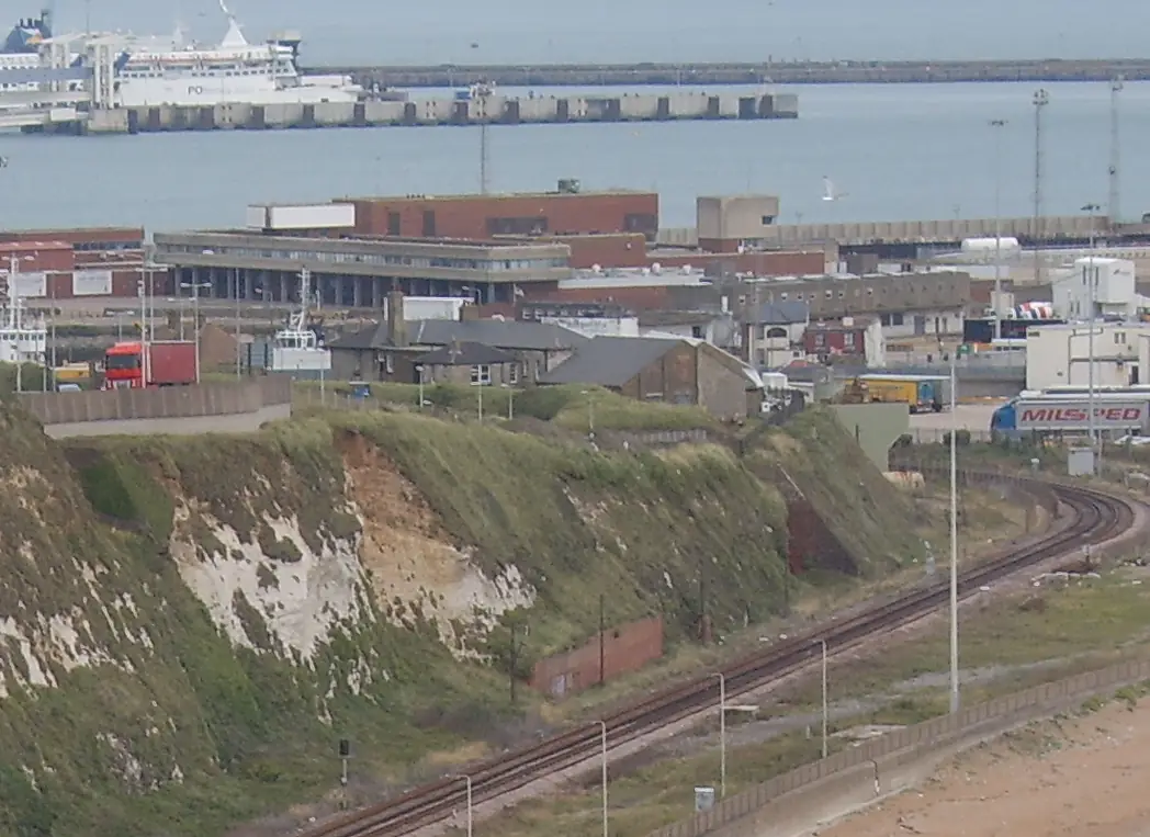 29.07.08 near Dover Class 375s (5965855797) (cropped to Archcliffe Fort)