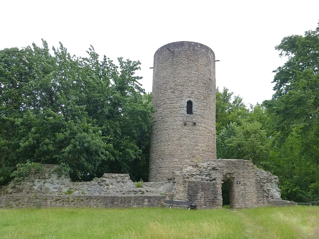 Burg Stolzenberg-01