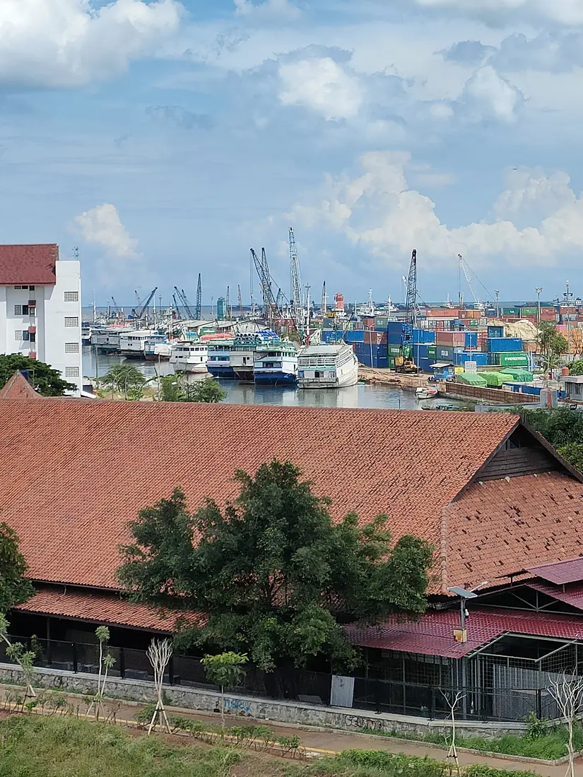 Kapal-kapal yang terlihat dari Menara Syahbandar