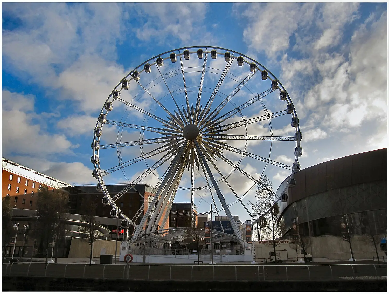 Flickr - ronsaunders47 - THE LIVERPOOL "BIG WHEEL". ALBERT DOCK.