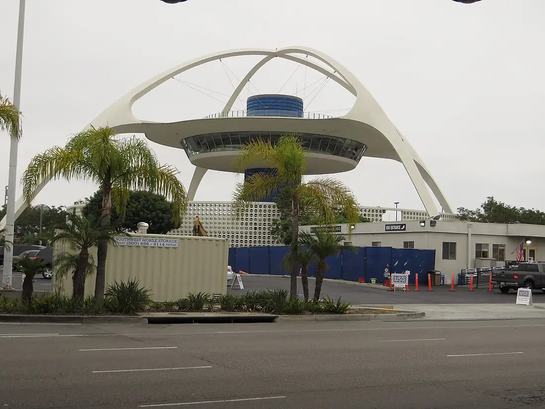 The Theme Building, Los Angeles International Airport, Los Angeles, California (14516663392)