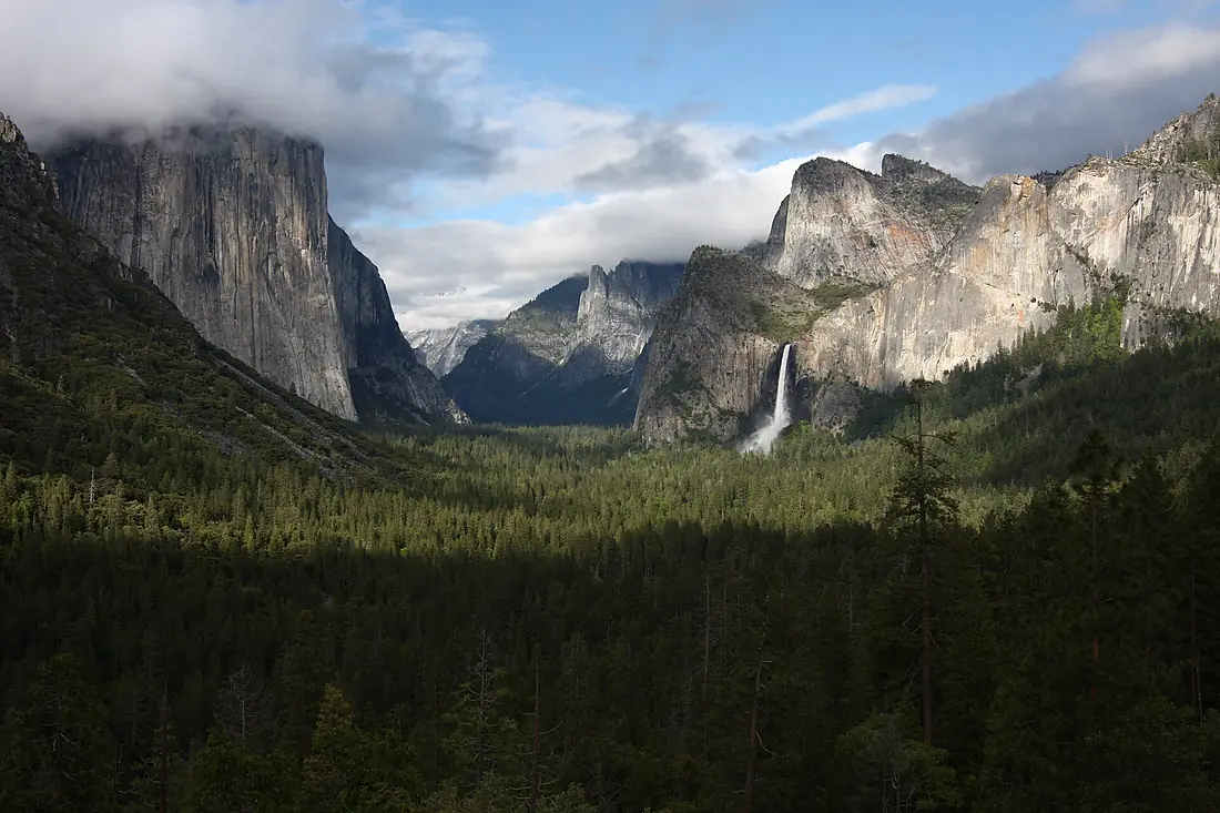 Classic yosemite valley (5830287760)