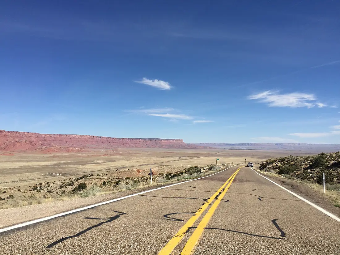 2016-03-20 13 50 31 View south along U.S. Route 89A near the west end of the Vermilion Cliffs about 44.1 miles north of U.S. Route 89 in Coconino County, Arizona
