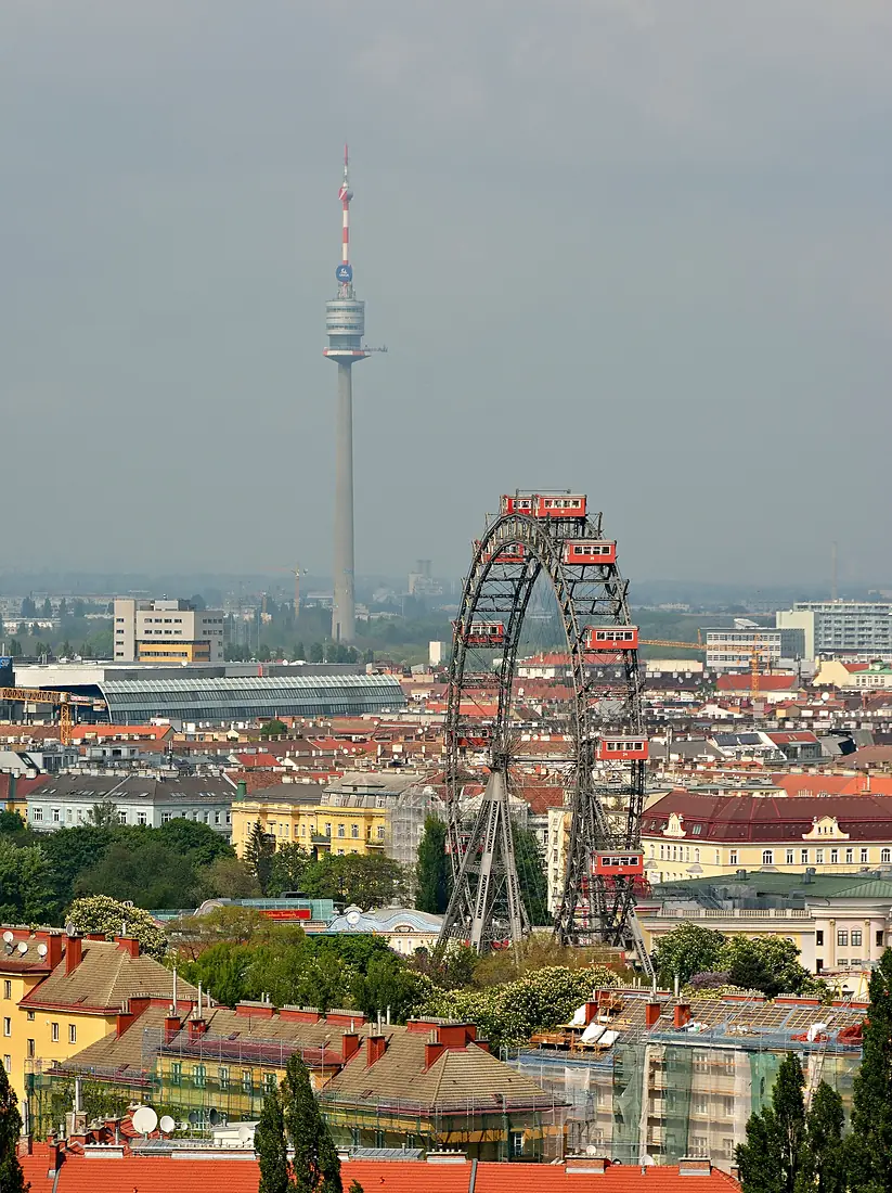 Blick von St Othmar auf Riesenrad und Donauturm DSC 9620w