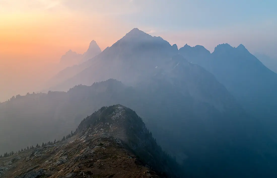 Mist on Winchester Mountain (Unsplash)