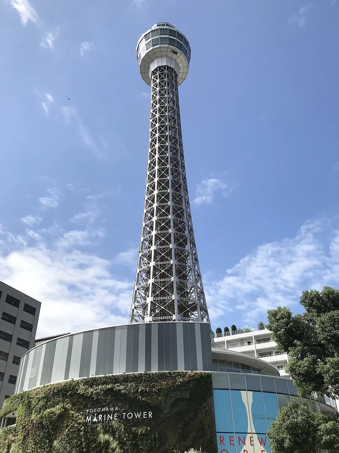 Yokohama Marine Tower 2022 - 01