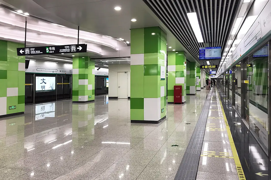 20200116 Platform of Zhengzhou Metro Qilihe Station 02