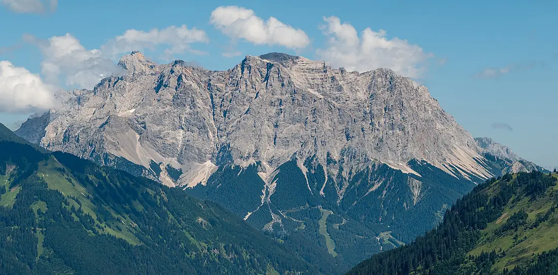 Zugspitzmassiv-von-Almkopf-2024